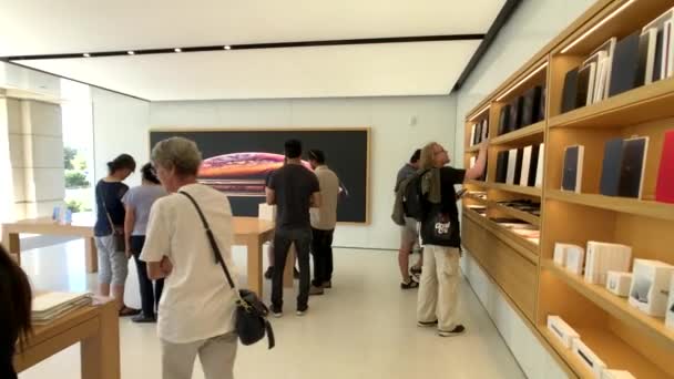 Tienda Apple en el campus de la empresa en el valle de silicona, Infinity bucle uno — Vídeos de Stock