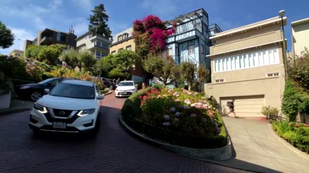 Populaire toeristische landmark Lombard street op zonnige dag moment — Stockvideo