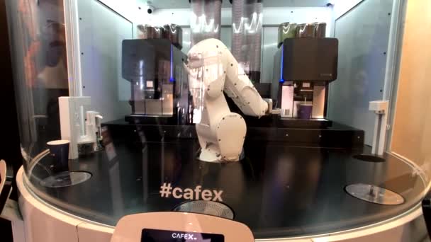 Robot making coffee at robo cafe — Stock Video