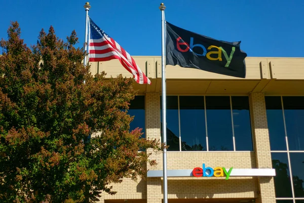 Штаб-квартира компании Ebay в Силиконовой долине на открытом воздухе — стоковое фото