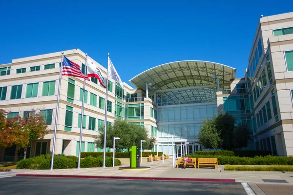 Campus de la empresa Apple en el valle de silicona, Infinity bucle uno — Foto de Stock