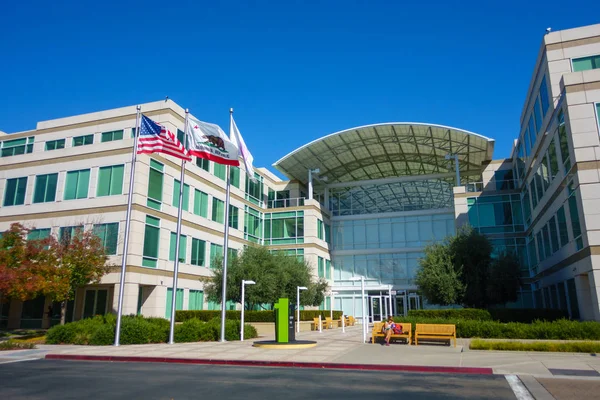 Apple bedrijf campus in de vallei van het silicone, oneindigheid lus een — Stockfoto