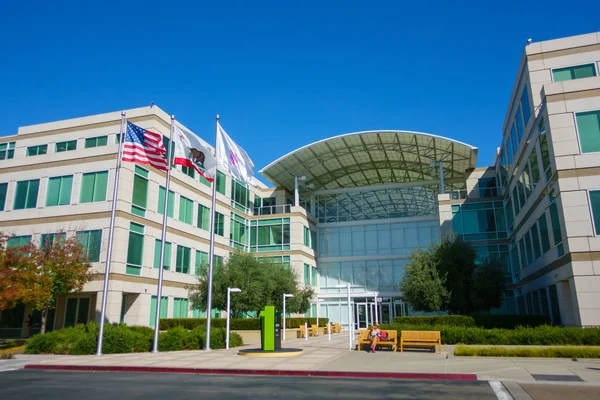 Apple bedrijf campus in de vallei van het silicone, oneindigheid lus een — Stockfoto