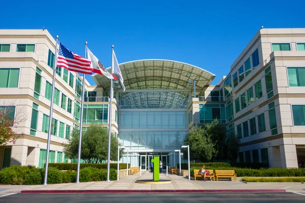 Campus de la empresa Apple en el valle de silicona, Infinity bucle uno — Foto de Stock