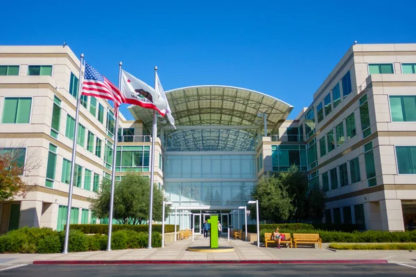 Campus de la empresa Apple en el valle de silicona, Infinity bucle uno — Foto de Stock