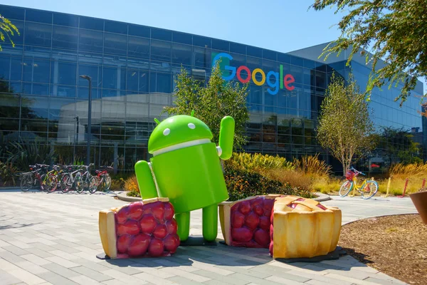Patung Android di kantor pusat Googleplex — Stok Foto