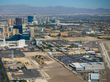 Güneşli bir gün zaman Las Vegas boulevard üstten görünüm