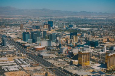 Güneşli bir gün zaman Las Vegas boulevard üstten görünüm