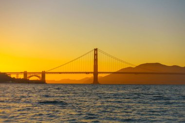 Golden Gate Köprüsü San Francisco gün batımında