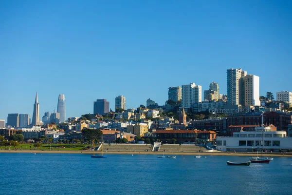 Paesaggio urbano all'ora di sole — Foto Stock