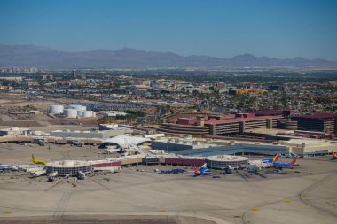 Güneşli bir gün zaman Las Vegas Havaalanı havadan görünümü