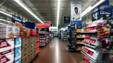 Walmart süpermarket raflara ürünleri