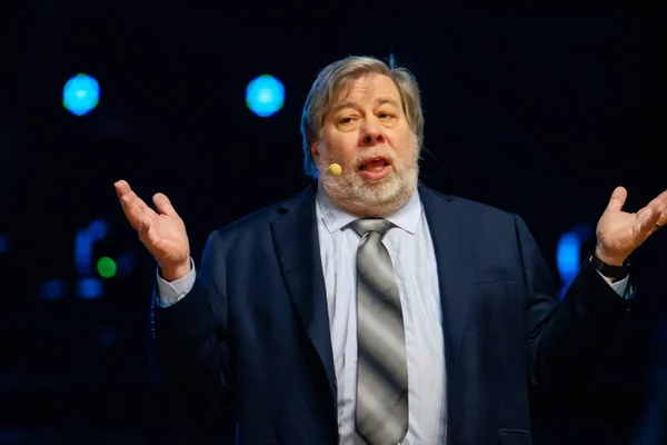 Apple corporation mede-oprichter Stephen Wozniak presteert op handelsconferentie — Stockfoto