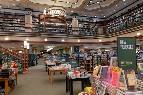 Barnes e Nobre livraria interior — Fotografia de Stock