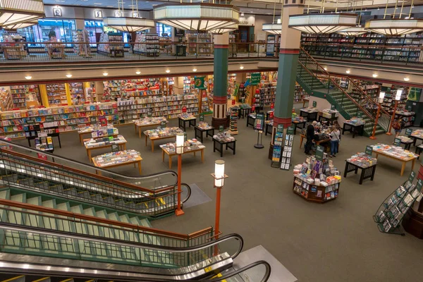 Barnes and Noble Kitabevi iç — Stok fotoğraf