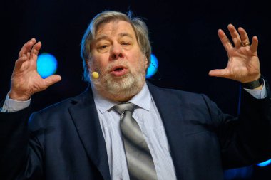 Corporation'ın kurucularından Stephen Wozniak Apple iş toplantısında gerçekleştirir