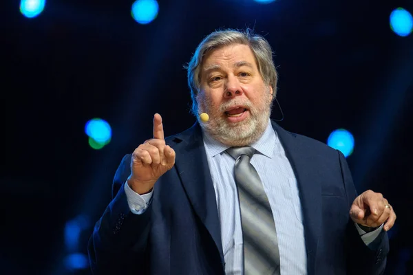 Pendiri perusahaan Apple, Stephen Wozniak tampil di konferensi bisnis — Stok Foto