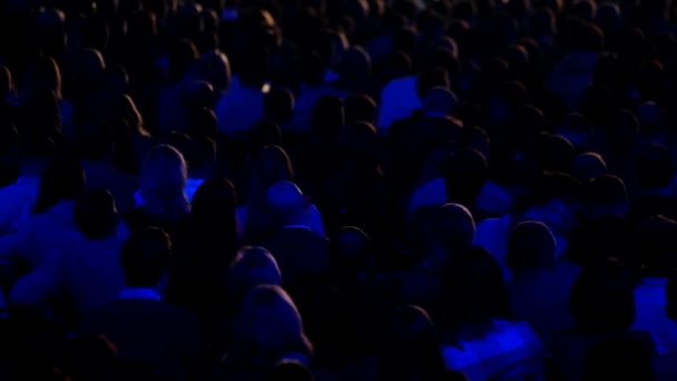 Το κοινό ακούει ο ομιλητής στο Συνέδριο — Αρχείο Βίντεο