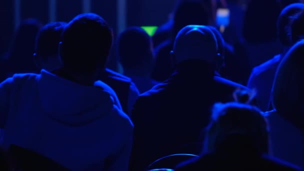 Öğretim görevlisi Konferansı'nda seyirci dinler — Stok video