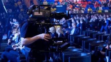 Sahne Alanı'nda çalışan Steadicam adam