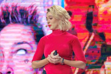 Rus ünlü instagram Blogger Anastasia ıvleeva iş toplantısında gerçekleştirir