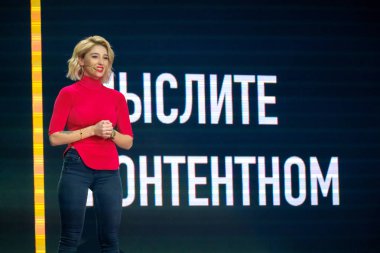 Rus ünlü instagram Blogger Anastasia ıvleeva iş toplantısında gerçekleştirir