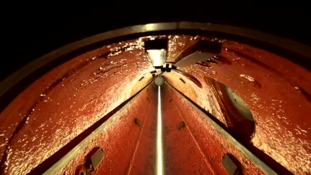 Tube de lancement de torpilles à l'intérieur du sous-marin — Video