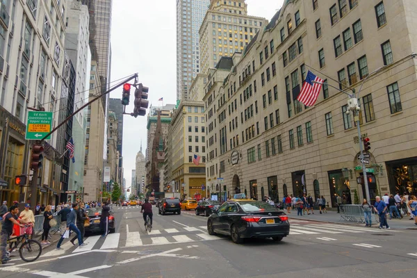 Stadtleben in Manhattan tagsüber — Stockfoto