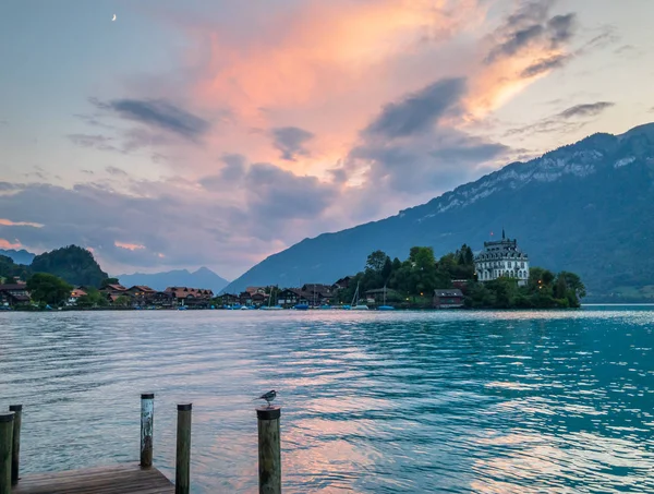 Lago Brienz cerca del pueblo de Isetwald —  Fotos de Stock