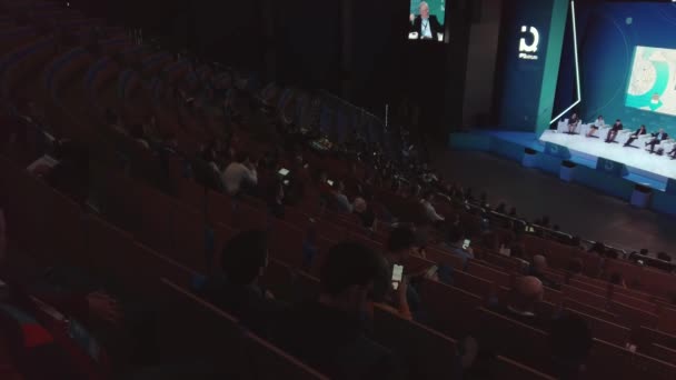 People attend business conference in large congress hall — Stock Video