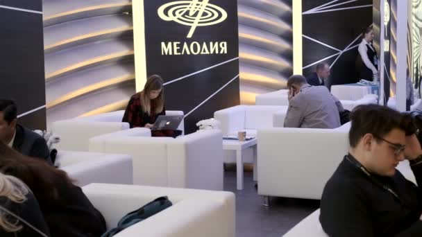 People visit the bar during a break in a business conference — Stock Video