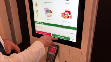 Self servis dokunmatik ekrankiosk fast food sipariş Adam