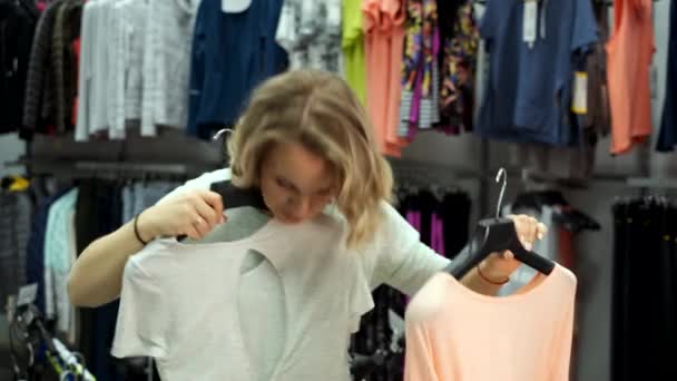 Middle age caucasian woman choosing clothing — Stock Video