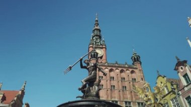 Güneşli gündüz eski şehrin manzaraları