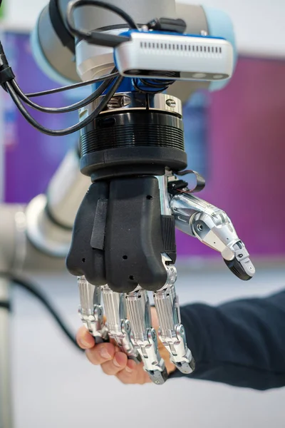 Robot el makro yakın