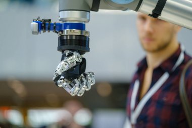 Robot el makro yakın