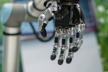 Robot el makro yakın