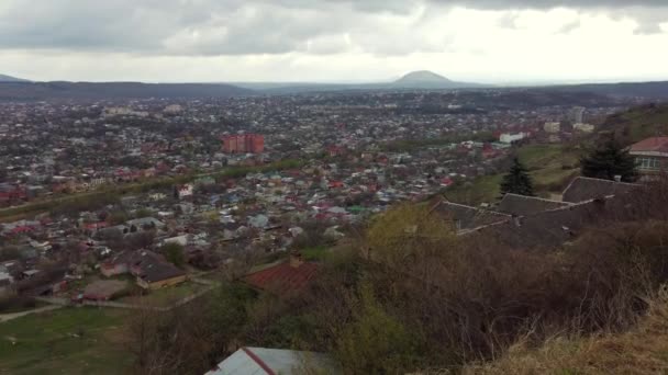 Pyatigorsk paisaje aéreo en abril — Vídeo de stock