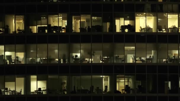 Bürofenster in der Dämmerung — Stockvideo
