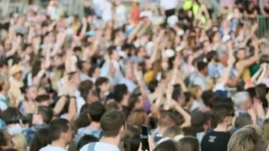 Açık hava müzik festivalinde tezahürat taå Ä±yor