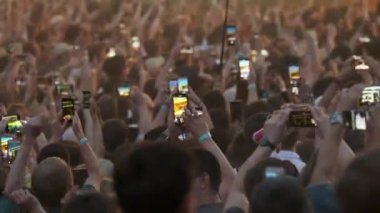 Açık hava müzik festivalinde tezahürat taå Ä±yor