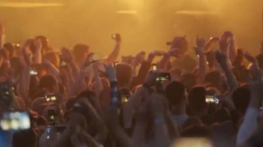 Açık hava müzik festivalinde tezahürat taå Ä±yor