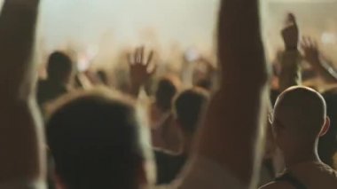 Açık hava müzik festivalinde tezahürat taå Ä±yor