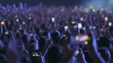 Açık hava müzik festivalinde tezahürat taå Ä±yor