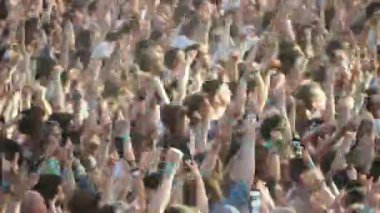 Açık hava müzik festivalinde tezahürat taå Ä±yor