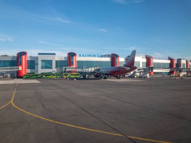 Güneşli sümer gündüz Khrabrovo uluslararası havaalanı binası