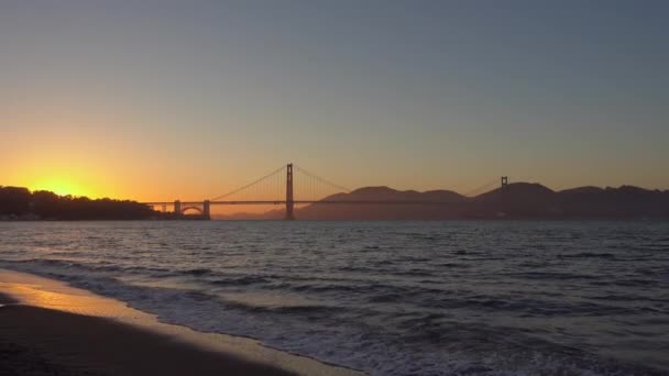 Gün batımında San Francisco manzara Köprü Golden Gate — Stok video