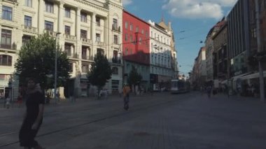 Gündüz leri eski şehir merkezinde ulaşım ve insanlar