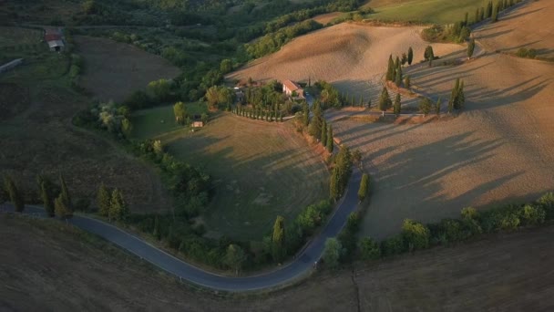 Böjd eller berusad väg i Toscana, Italien — Stockvideo
