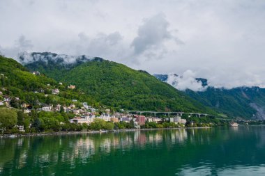 Montrö şehir manzarası, Cenevre gölünde gemiden görünüm